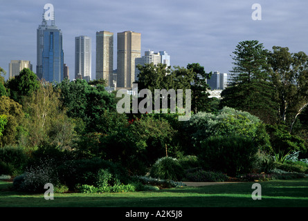 Australien, Melbourne. Blick auf Skyline von Melbourne aus Royal Botanical Gardens (89 Hektar). Stockfoto