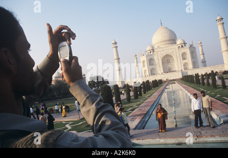 Indien, eine lokale touristische Fotografien Taj Mahal mit seiner Kamera-Handy Stockfoto