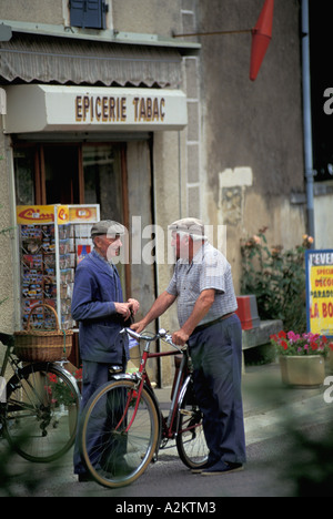 EU, Frankreich, Burgund, Puligny-Montrachet Dorf Stockfoto