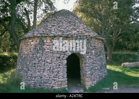 EU, Frankreich, Provence, Ganagobie Abbey, Borie, A trocknen Steinhütte Stockfoto