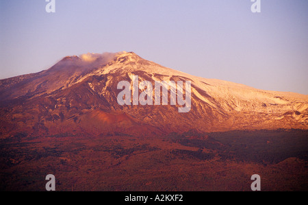 Italien-Sizilien-Ätna Blick am frühen Morgen von Castelmola ein kleines Dorf oberhalb von Taormina Stockfoto