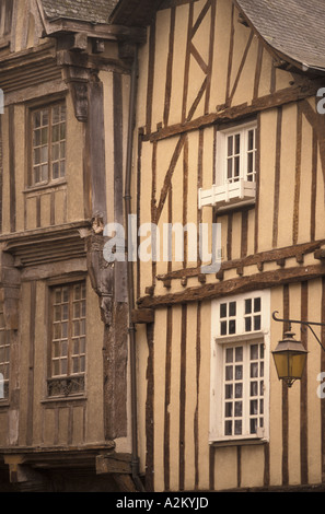 EU, Frankreich, Bretagne, Côtes d ' Armor, Dinan. Breton, Fachwerkhäusern, Altstadt Stockfoto