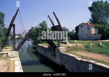 EU, Frankreich, Provence, Bouches du Rhone, Arles. Pont Langlois, gemalt von Van Gogh im Jahr 1888 Stockfoto