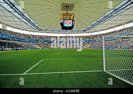 Commerzbank-Arena, Fußballstadion mit geschlossenem Dach Stockfoto