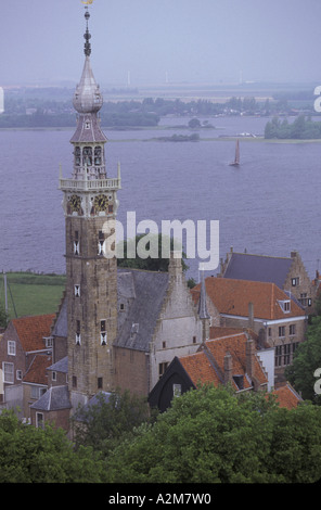 Europa, Niederlande, Veere. Rathaus von Grote Kerk Turm gesehen Stockfoto