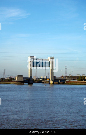 Barking Creek Flood Barrier an der Kreuzung mit der Themse Stockfoto