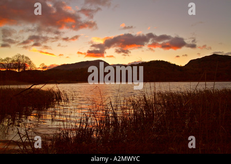 Elterwater im englischen Lake District bei Sonnenuntergang Stockfoto