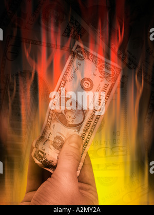 Geld Abfall verschwenden zerstören ein schlechtes Geschäft viel Verlust Gewinn Flamme Feuer brennen Dollar Pfund Anlagewährung brennende Hitze Flash-em Stockfoto