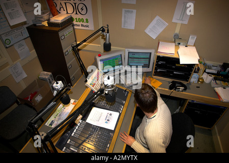 Lakeland Radio DJ OnAir Broadcasting Lokalnachrichten & bessere Musik zu den Süden-Seen. Sitz in Kendal, Cumbria UK GB Stockfoto