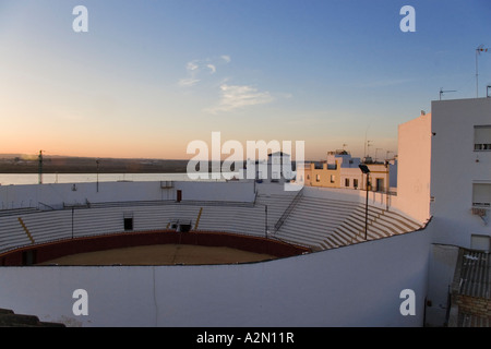 Blick auf die Stierkampfarena Plaza de Toros in Ayamonte Huelva Spanien an der Grenze zu Portugal Stockfoto