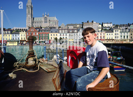 Die viktorianischen Meer Hafen und St Colmans Kathedrale aus dem Molenkopf, Hafen von Cobh, auf der großen Insel, County Cork, Irland Stockfoto