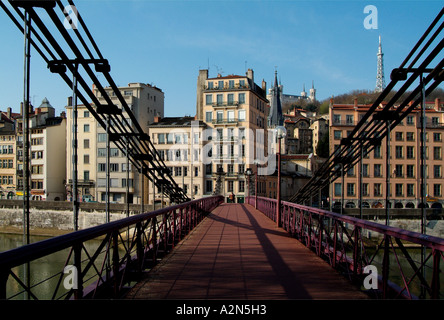 Altstadt von Lyon von der Saône Pier Sint Vincent Fußgängerbrücke Frankreich Stockfoto