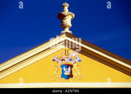 Wappen am Giebel des Schlosses Rammenau Schloss, Bischofswerda, Lusatia, Sachsen, Deutschland Stockfoto