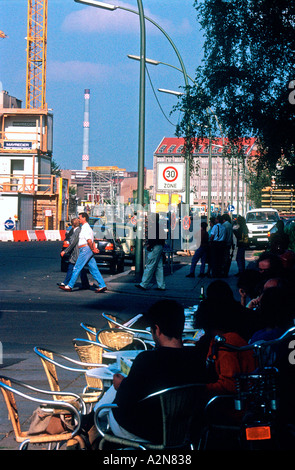 Bauarbeiten stattfinden um Checkpoint Charlie kurz nach dem Zusammenbruch der ehemaligen Berliner Mauer Deutschland Stockfoto