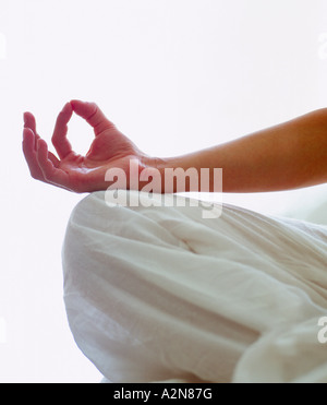 Nahaufnahme der jungen Frau, meditieren Stockfoto