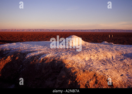 Ein Hügel von Salz auf der Causeway Straße nach Kebili Chott el Jerid Tunesien Afrika THIS IS 1 OF 2 ähnliche Bilder und 1 von 200 Gesamt Bilder Stockfoto