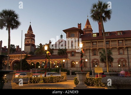 Am späten Abend Blick auf Flagler College über King Street in St. Augustine, Florida, USA Stockfoto