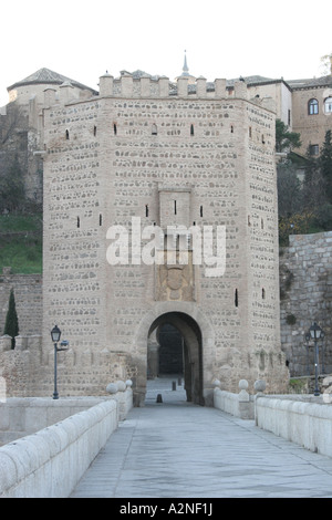 Puente de Alcántara, einen schönen 10. Jahrhundert Brücke über den Fluss Tajo in Toledo Spanien Stockfoto