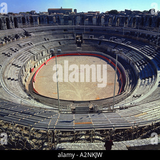 Erhöhte Ansicht des Amphitheaters, Arles, Bouches-Du-Rhône, Provence-Alpes-Cote d ' Azur, Frankreich Stockfoto