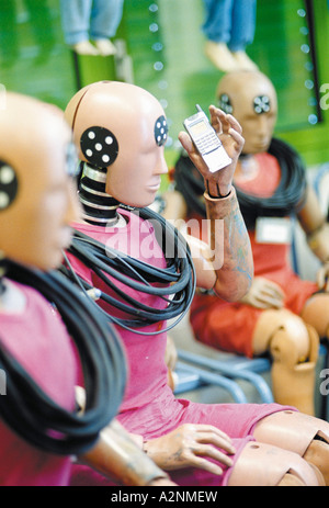 Nahaufnahme des Mannequins halten Handys Stockfoto