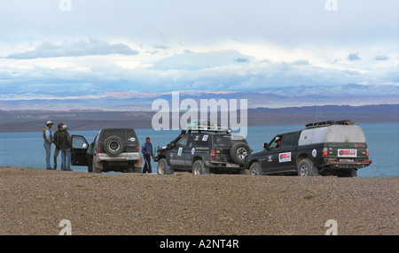 Drei Off-Road-Fahrzeuge. Khyargas Nuur See. UVs-Aimag (Provinz). Mongolei Stockfoto