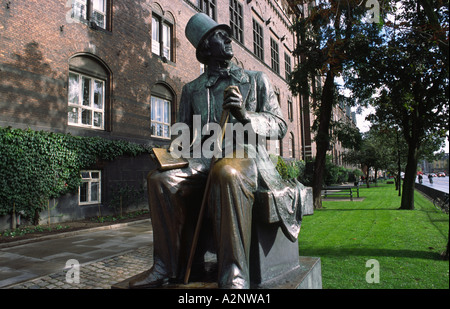 Bronzestatue des Hans Christian Andersen in zentralen Kopenhagen Dänemark Stockfoto