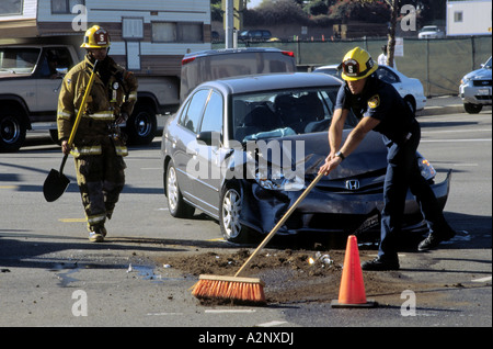 Aufräumarbeiten nach dem scheinbaren rot läuft Vorfall bei Lincoln Boulevard und Manchester Ave in Westchester, Los Angeles Stockfoto