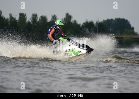 Teilnehmer bei Jet-Ski-Bundesfinale 2005 am Willen See in Milton Keynes niedrigen Winkel gedreht Stockfoto