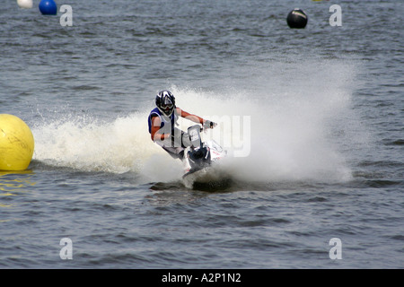 Konkurrent lehnte über an Jet-Ski-Bundesfinale 2005 am Willen See in Milton Keynes Stockfoto