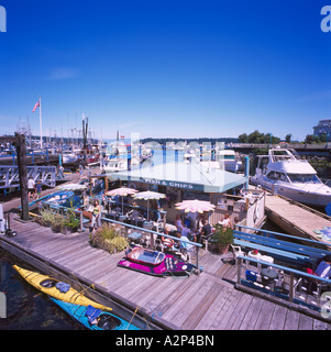 Nanaimo, BC, Vancouver Island, British Columbia, Kanada - Floating Fish & Chips Restaurant in Marina entlang angedockt Stockfoto