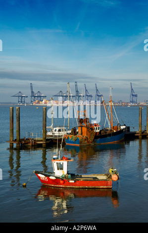 England Essex Harwich Hafen Felixstowe Containerbrücken Hafen in Ferne Stockfoto