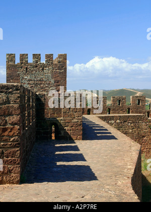 Die Wehrmauer der Burg von Silves an der Algarve Portugal Südeuropas Stockfoto