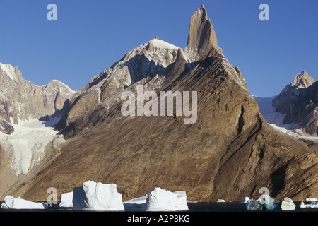 Berglandschaft bei Ofjord, Grundvigskirke, Grönland, Ostgrönland, Scoresbysund Tunu Stockfoto