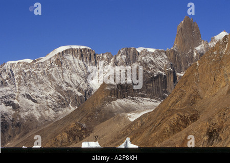 Berglandschaft bei Ofjord, Grundvigskirke, Grönland, Ostgrönland, Scoresbysund Tunu Stockfoto