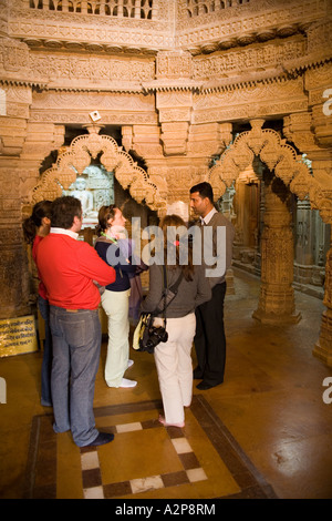 Reiseführer Indien Rajasthan Jaisalmer Fort Jain-Tempel, Besucher zu erklären, Architektur Stockfoto