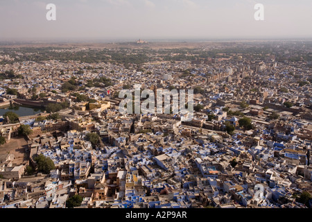 Indien Rajasthan Jodhpur erhöhte Ansicht der Stadt von Fort Meherangarh Umaid Bhawan Palace Stockfoto