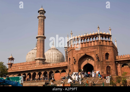 Indien-Old Delhi Jama Masjid Anbeter Eingabe Südtor zum Freitagsgebet Stockfoto