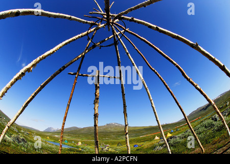 Sami-Zelt Rahmen vor Akka, Schweden, Norrbotten, Stora Sjoefallet NP Stockfoto