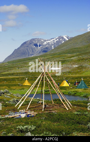 Sami-Zelt Rahmen vor Akka, Schweden, Norrbotten, Stora Sjoefallet NP Stockfoto