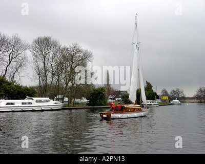 Segeln auf dem Fluss Bure am Horning Stockfoto