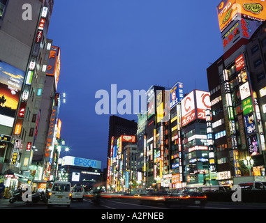 Sonnenuntergang in Shinjuku, Tokio die s größte und belebteste Weltmetropole Stockfoto