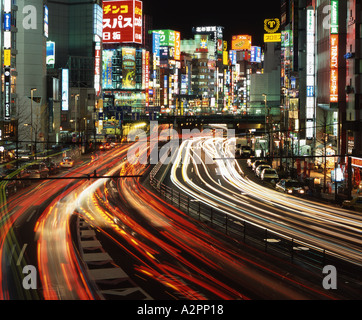 Sonnenuntergang in Shinjuku, Tokio die s größte und belebteste Weltmetropole Stockfoto