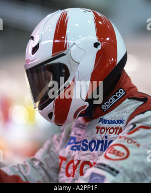 F1 Pit Crew bei Toyota Showroom in Daiba Tokio Stockfoto