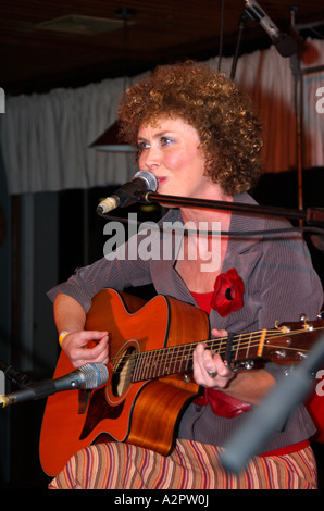 Israel Ginosar Aoife Clancy live auf der Bühne traditionelle irische Volksmusik bei Jacob s Ladder Festival Dezember 2006 Stockfoto