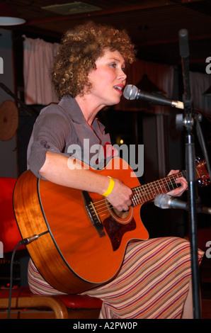 Israel Ginosar Aoife Clancy live auf der Bühne traditionelle irische Volksmusik bei Jacob s Ladder Festival Dezember 2006 Stockfoto