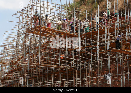 Umbau und Sanierung zu tun arbeiten auf Abhayagiri Dagoba in Anuradhapura, Sri Lanka Stockfoto