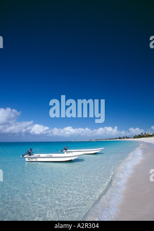 Turks Caicos Inseln Providenciales Provo Grace Bay Beach Carolina Ruderboote Stockfoto