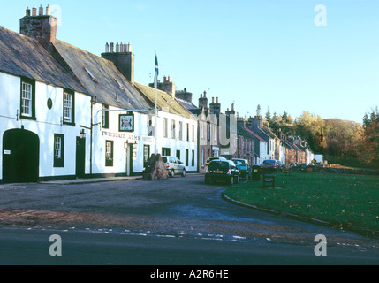 Tweeddale Arms Hotel und Village Green, Gifford, East Lothian, Schottland Stockfoto