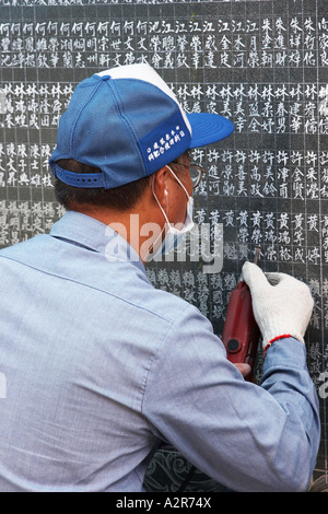 Taiwan, Graveur, Namen auf Marmortafel Stockfoto