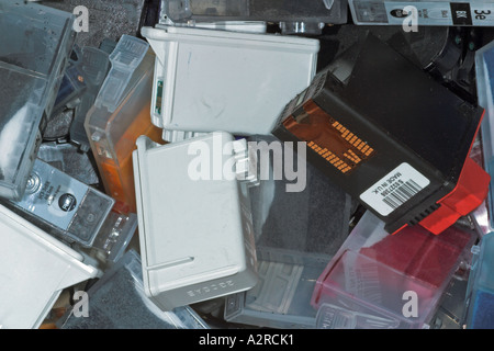 Ein Stapel gebrauchter Tintenpatronen Stockfoto